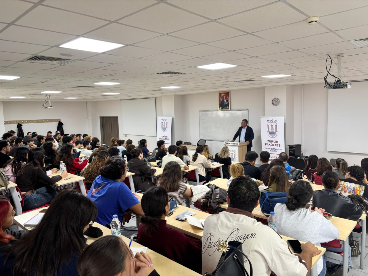  Turizm İşletmeciliği Bölümü ve SKÅL Antalya İş Birliğiyle “Turizm Yöneticileri ve Stratejik Yönetim” Söyleşisi Gerçekleştirildi