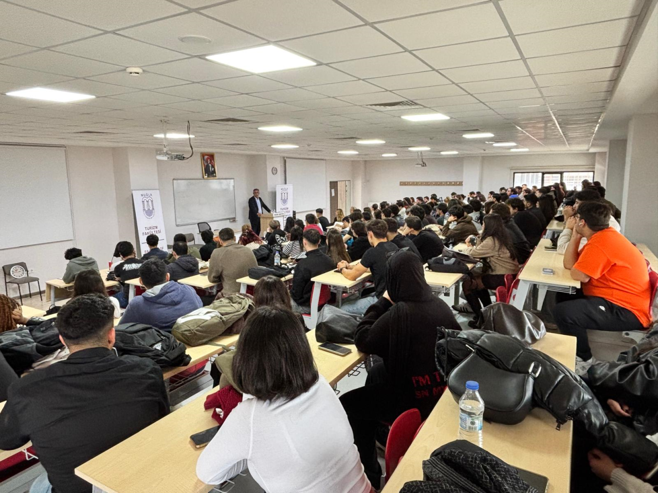  Turizm İşletmeciliği Bölümü ve SKÅL Antalya İş Birliğiyle “Turizm Yöneticileri ve Stratejik Yönetim” Söyleşisi Gerçekleştirildi