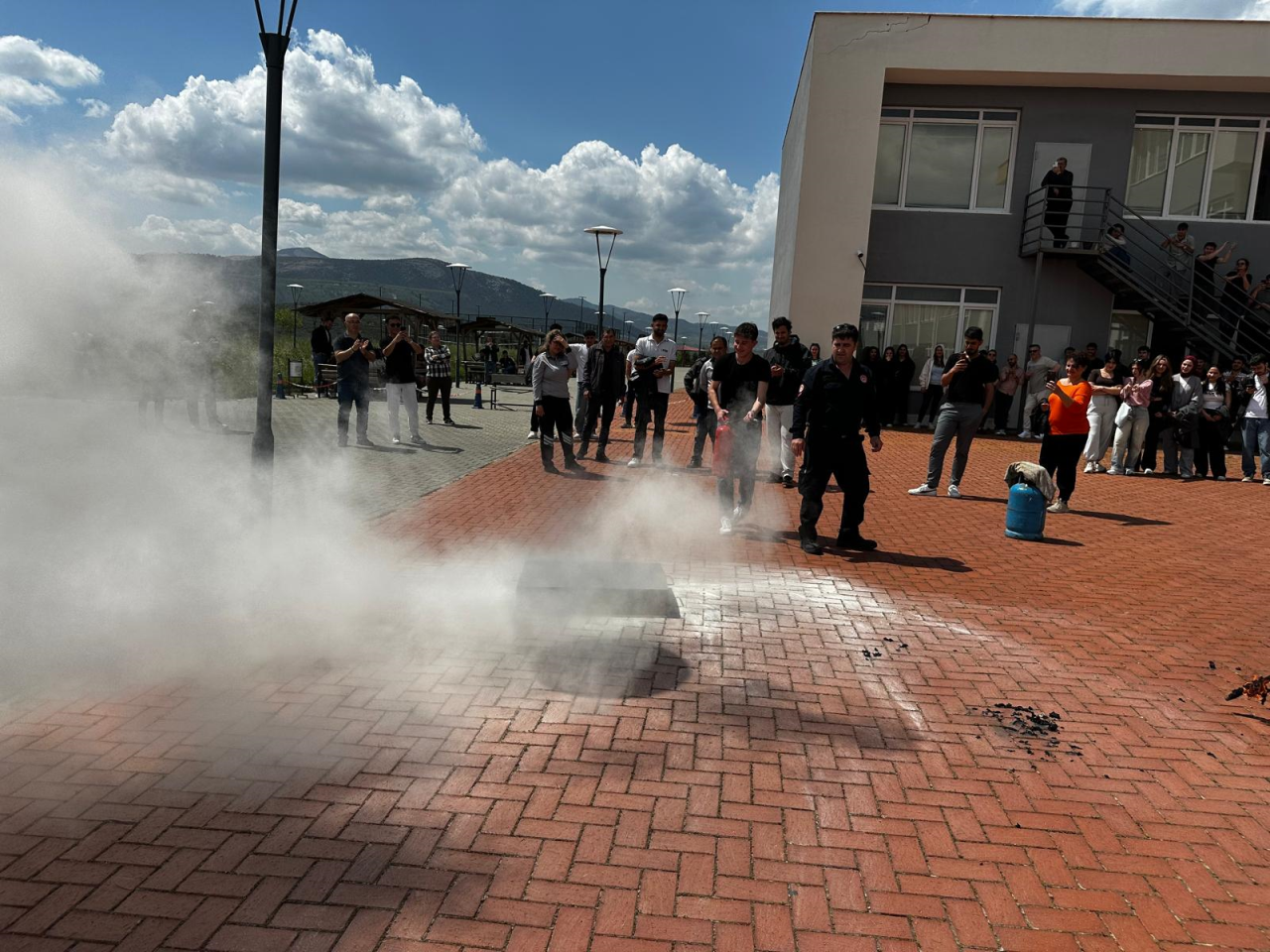 Yüksekokulumuzda “Temel Yangın Eğitimi ve Acil Durum Ekipleri Eğitimi” gerçekleştirildi