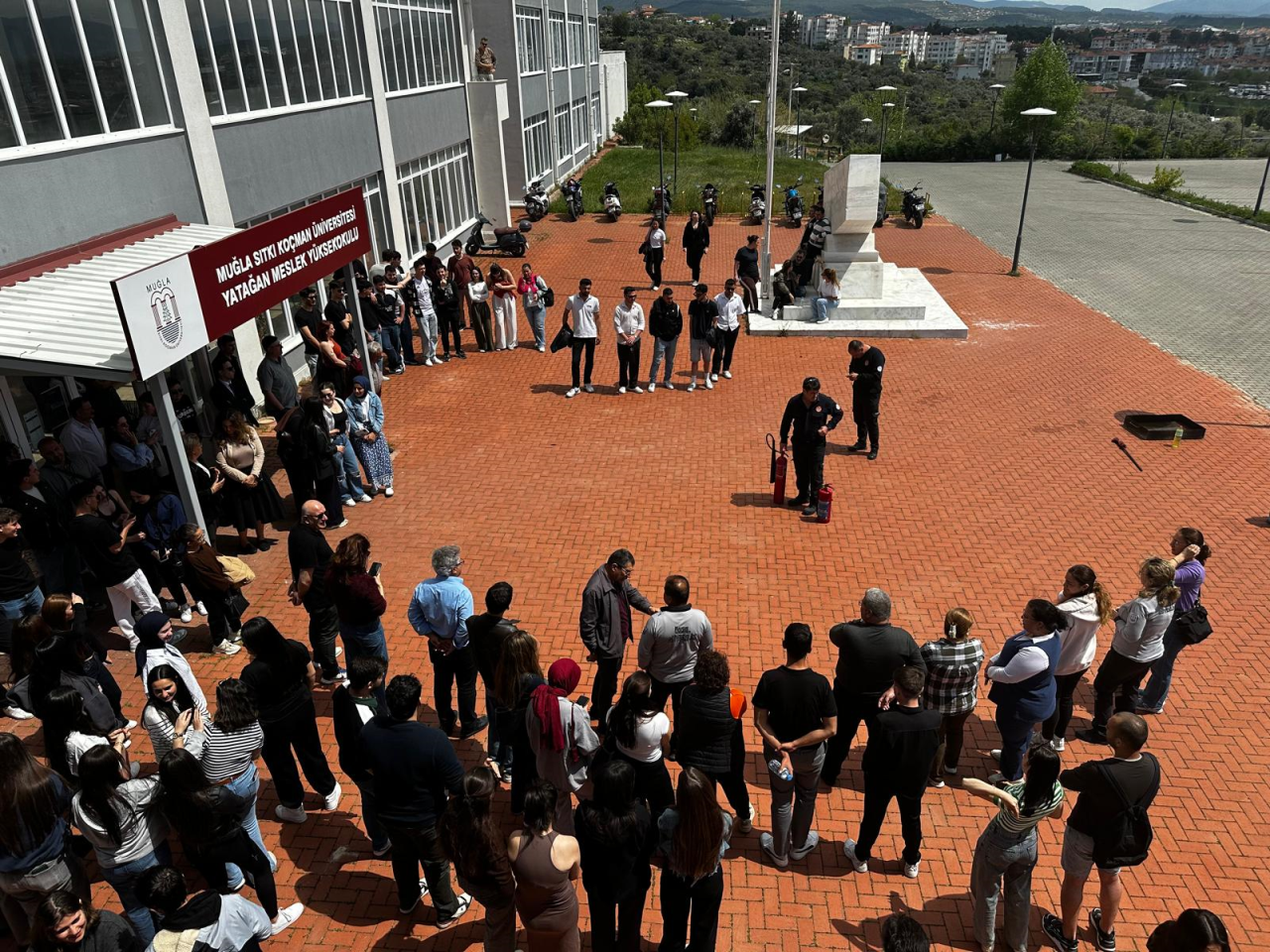 Yüksekokulumuzda “Temel Yangın Eğitimi ve Acil Durum Ekipleri Eğitimi” gerçekleştirildi