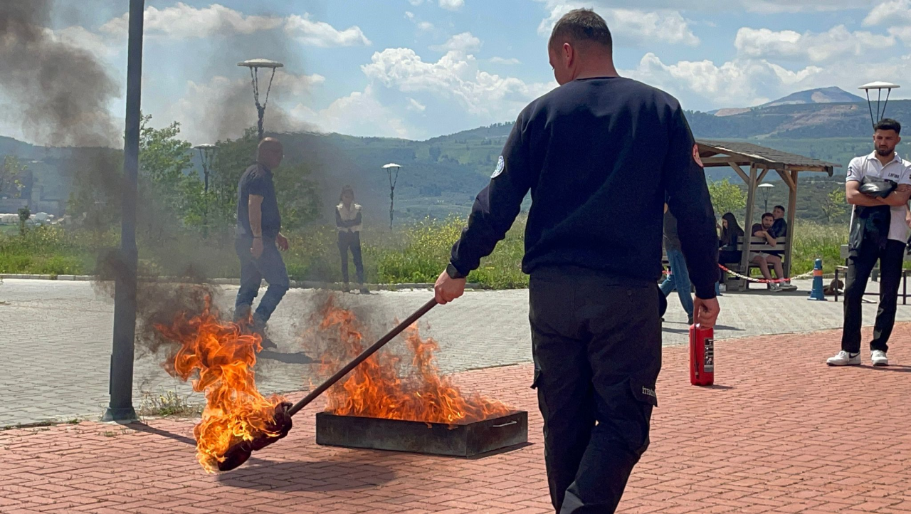 Yüksekokulumuzda “Temel Yangın Eğitimi ve Acil Durum Ekipleri Eğitimi” gerçekleştirildi