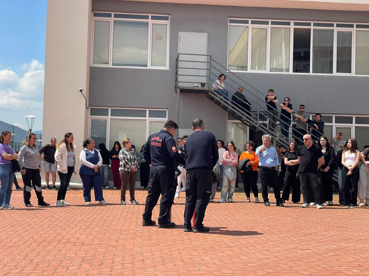 Yüksekokulumuzda “Temel Yangın Eğitimi ve Acil Durum Ekipleri Eğitimi” gerçekleştirildi