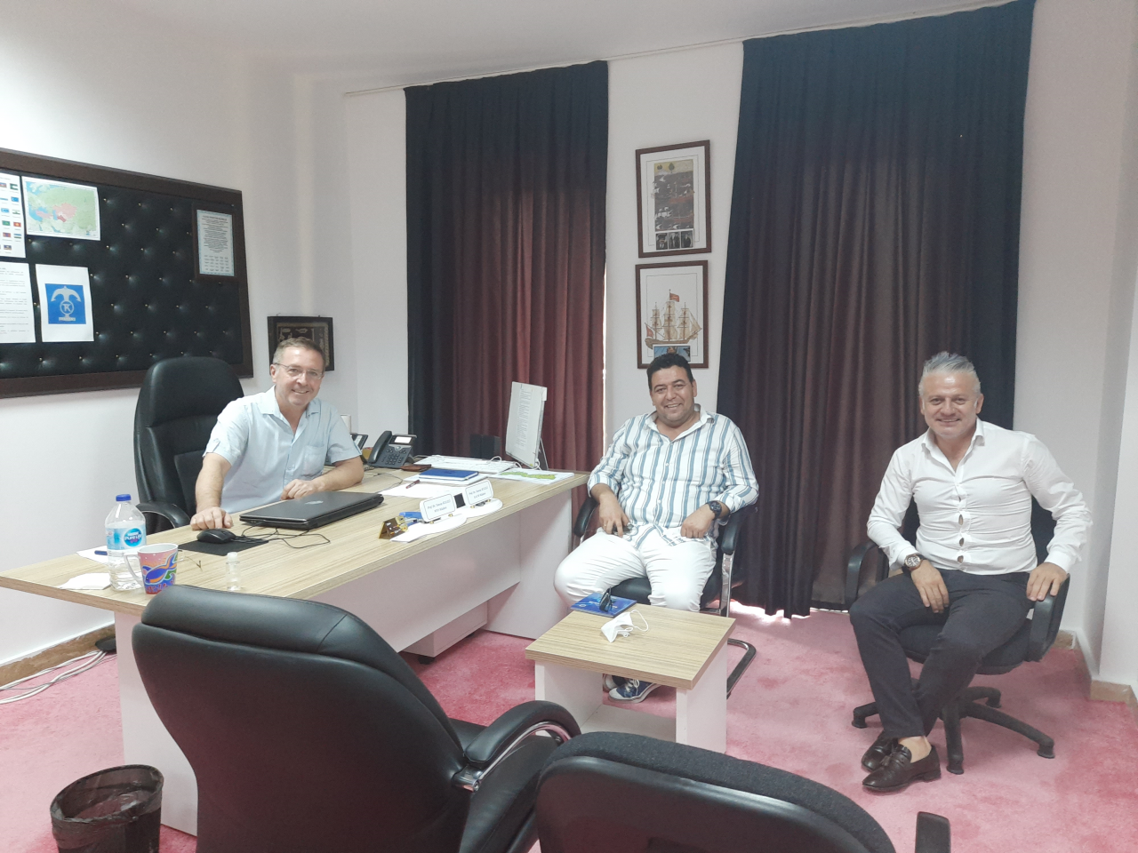 Bodrum AkParti İlçe Başkanı Sayın Osman Gökmen ve Bodrum MHP İlçe Başkanı Sayın Bahattin Kul, Okulumuzu ziyaret etmişlerdir.