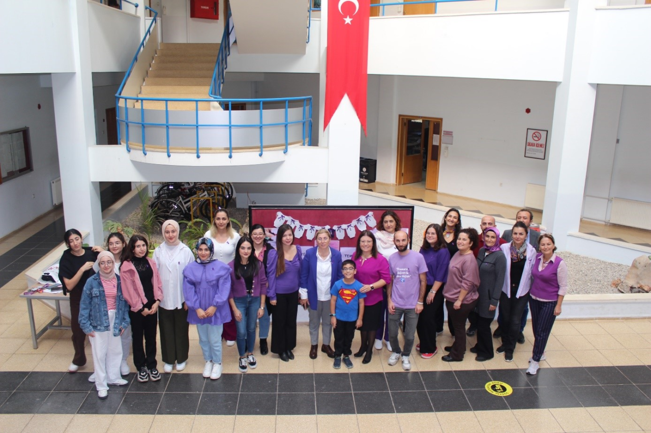 Fakültemiz Hemşirelik Bölümü öğrencileri ile 17 Kasım ‘DÜNYA PREMATÜRE GÜNÜ’ farkındalık etkinliği gerçekleştirildi