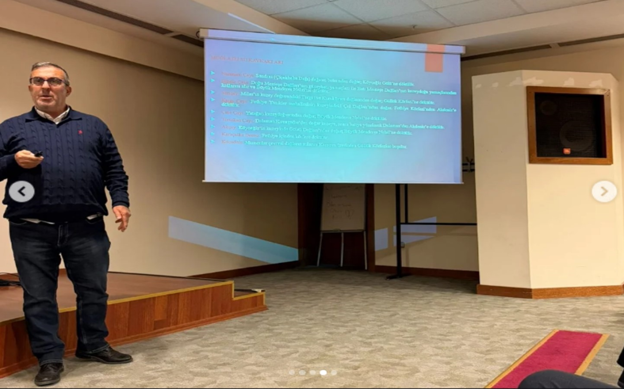 Dünya Su Günü etkilikleri kapsamında Merkezimiz "Su Geleceğimizdir" konulu panel düzenledi.