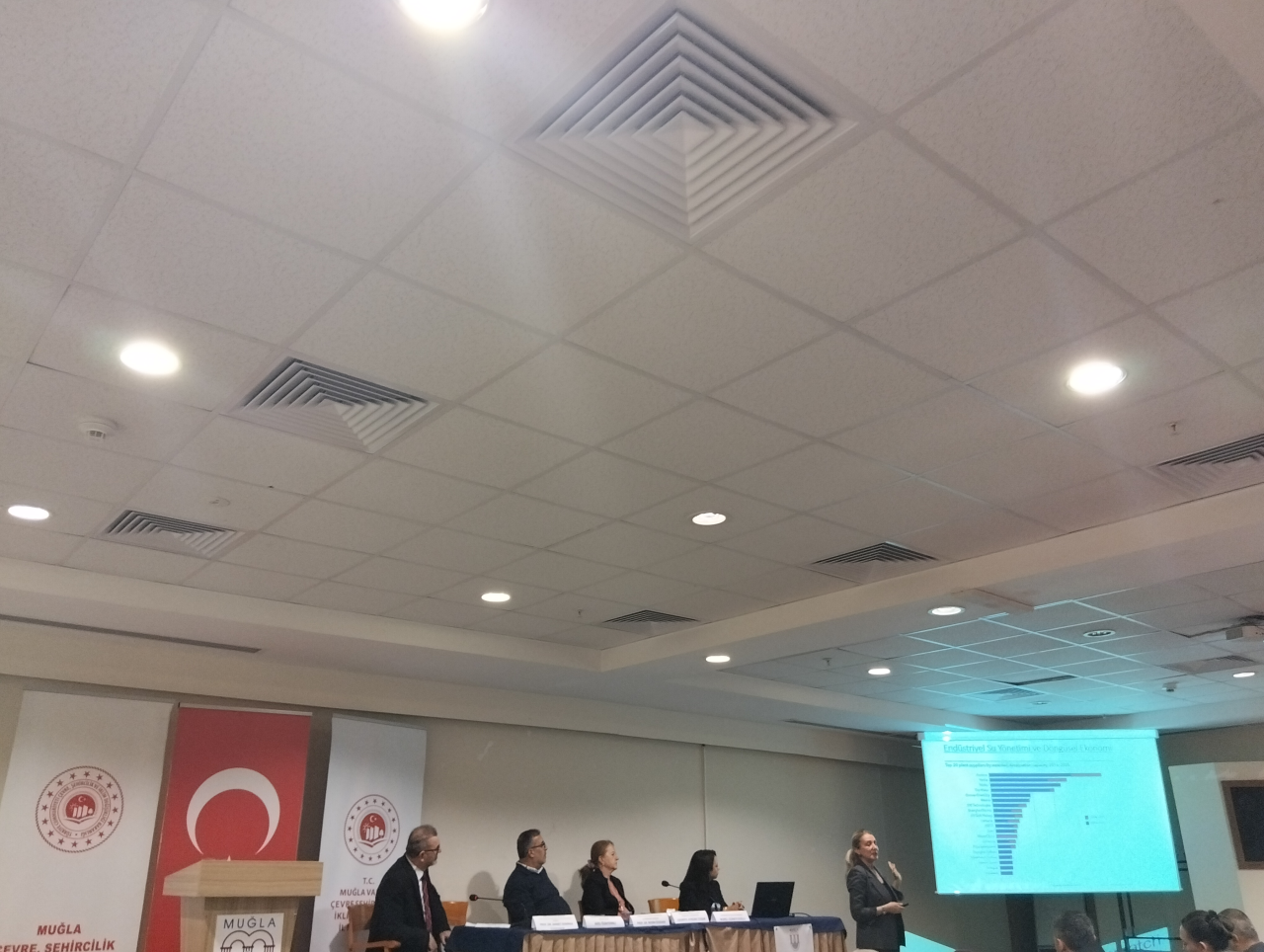 Dünya Su Günü etkilikleri kapsamında Merkezimiz "Su Geleceğimizdir" konulu panel düzenledi.