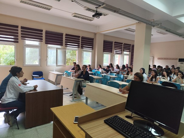 Evde Bakım Hemşireliği Dersi Kapsamında Alanında Uzman Konuklarımızla Verimli Bir Seminer Gerçekleştirdik