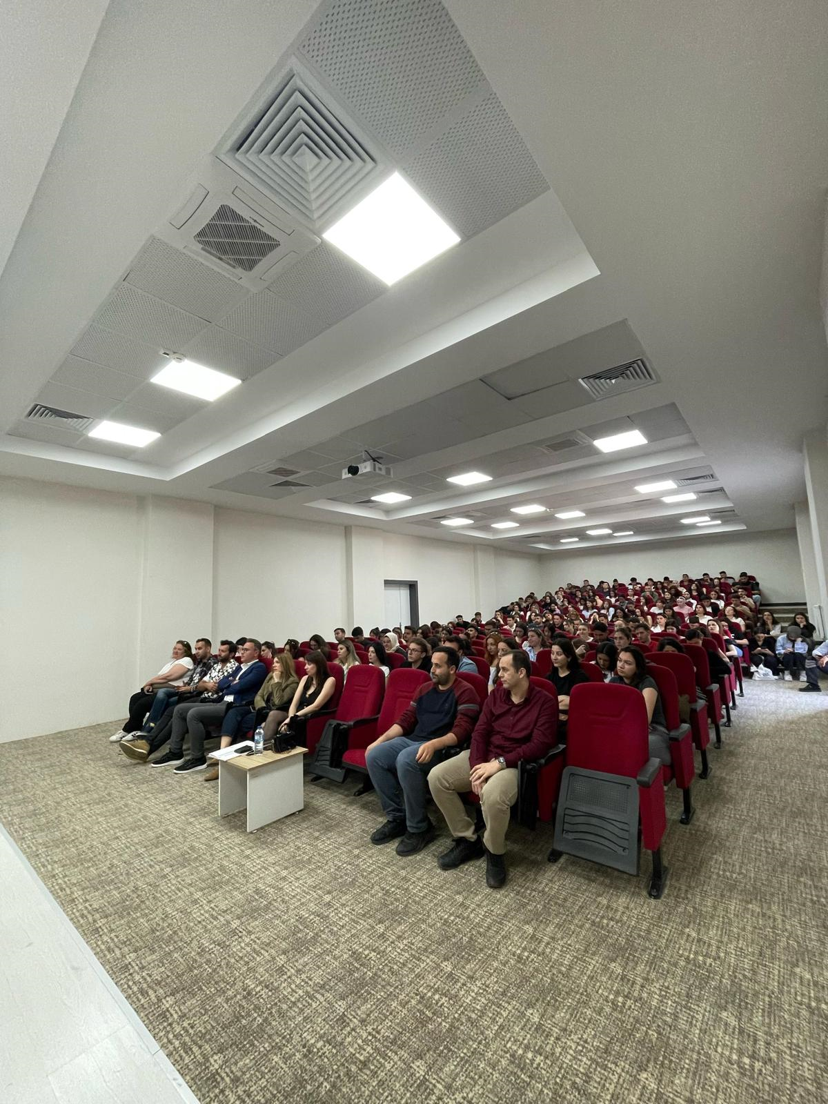 Geleceğe İlham Veren Yollar: Mezunlar ve Öğrenciler Buluşuyor