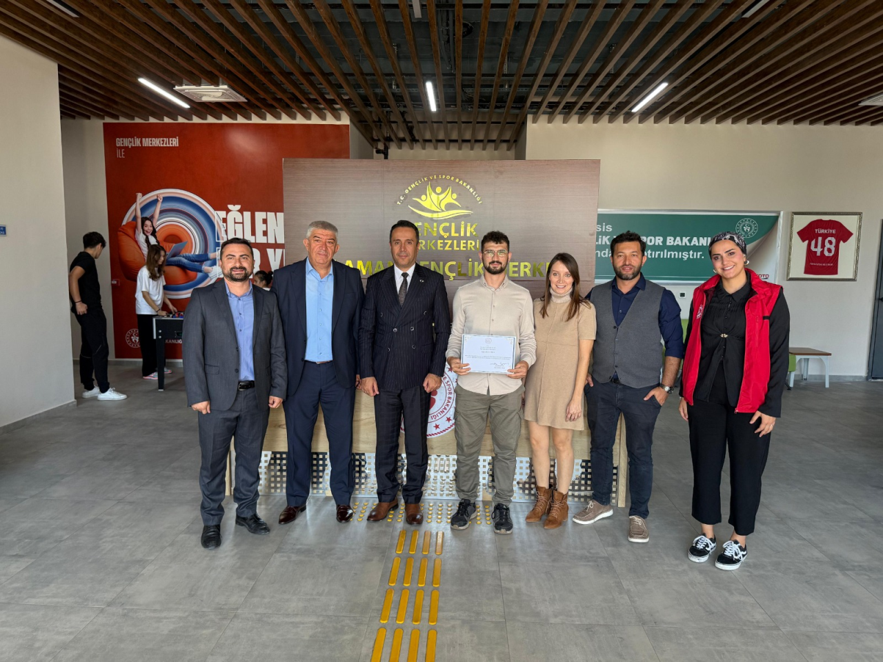 Dr. Öğr. Üyesi Mustafa UZGÖR tarafından Dalaman Genç Ar-Ge Ekim Ayı Etkinliğinde “Havacılık Yönetimi ve Uçuş Atölyesi” gerçekleştirdi.