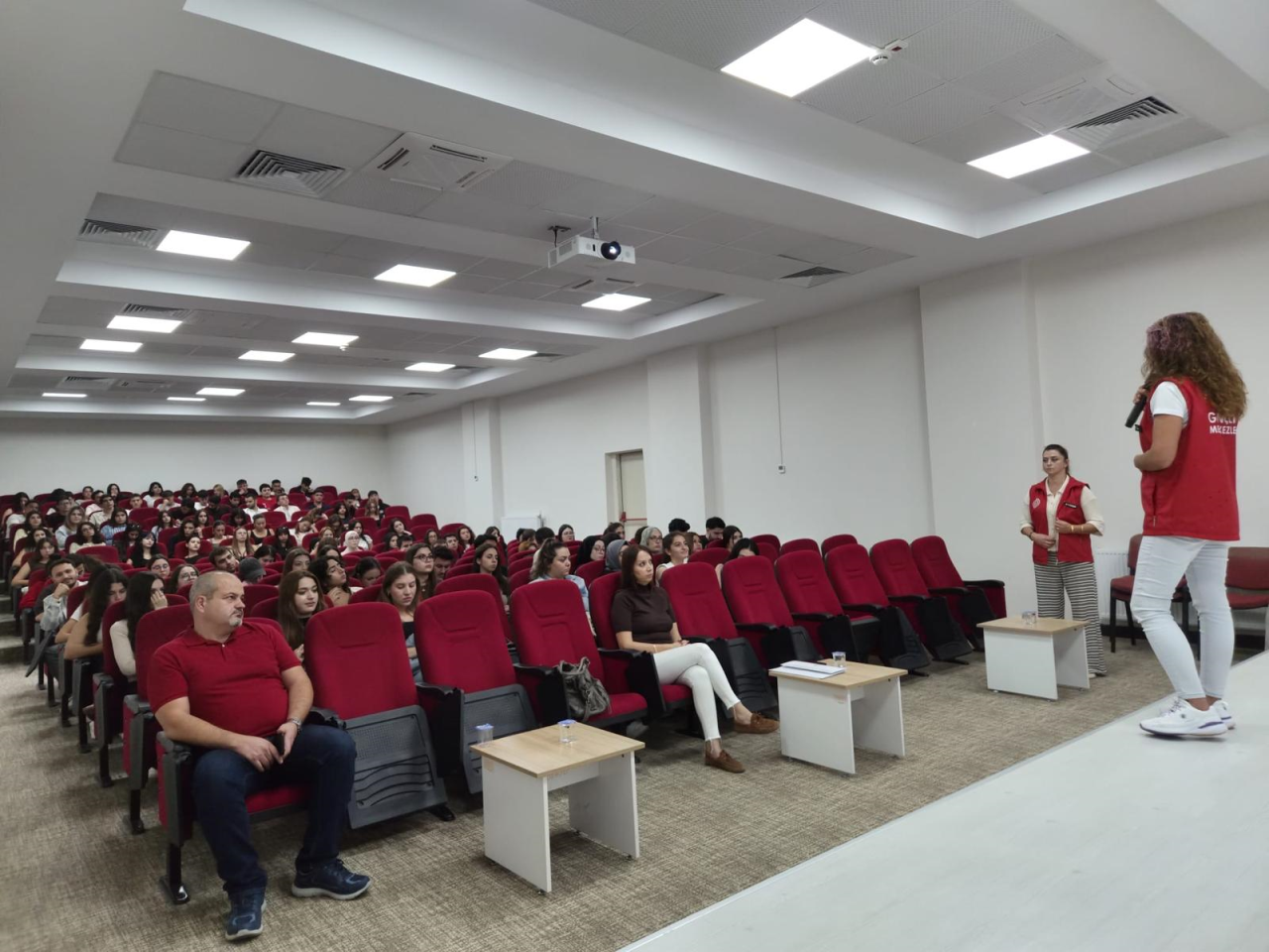 “Burası Senin Merkezin: Dalaman Gençlik Merkezi” Konferansı Yüksekokulumuzda Gerçekleştirildi