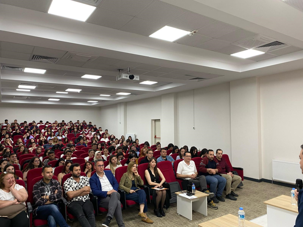 Geleceğe İlham Veren Yollar: Mezunlar ve Öğrenciler Buluşuyor