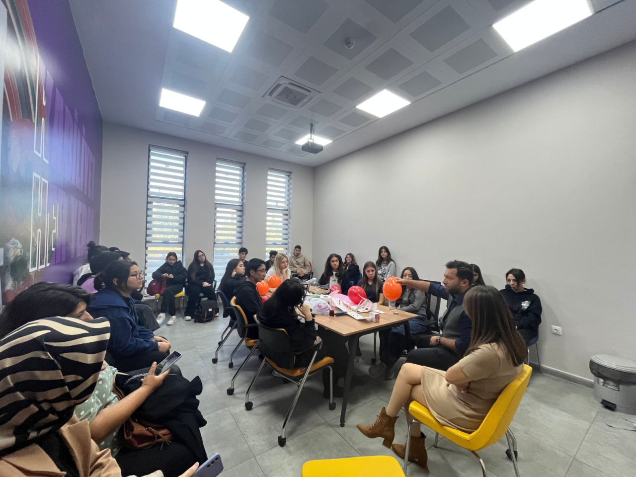 Dr. Öğr. Üyesi Mustafa UZGÖR tarafından Dalaman Genç Ar-Ge Ekim Ayı Etkinliğinde “Havacılık Yönetimi ve Uçuş Atölyesi” gerçekleştirdi.