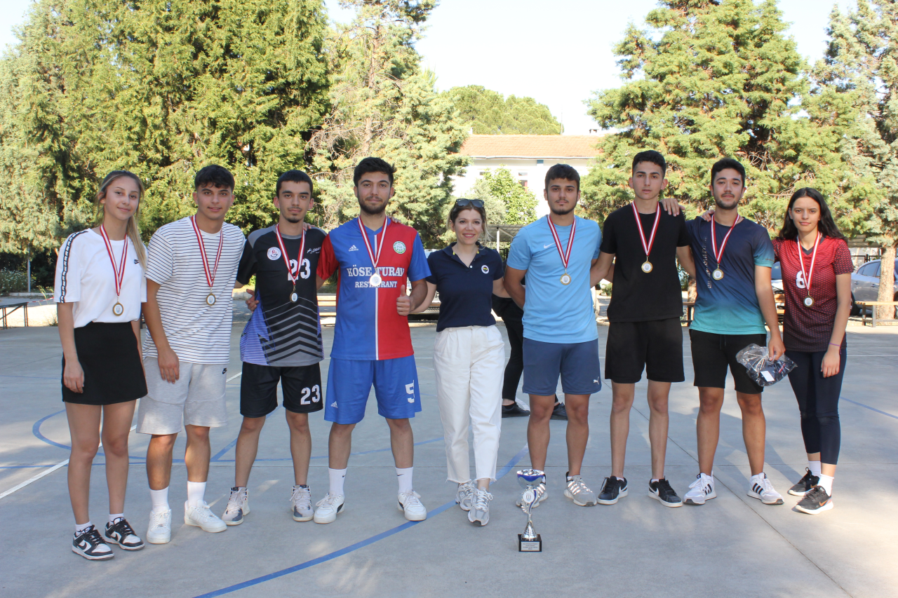 Dalaman Yerleşkesi Geleneksel Voleybol Turnuvası Final Maçı ve Konser etkinliği gerçekleştirildi