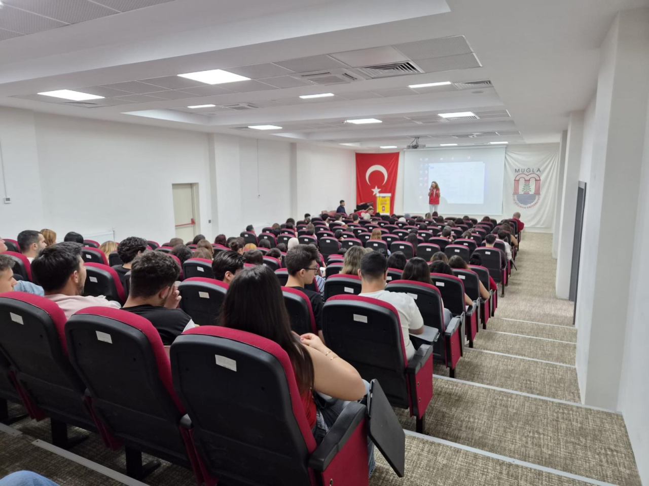 “Burası Senin Merkezin: Dalaman Gençlik Merkezi” Konferansı Yüksekokulumuzda Gerçekleştirildi