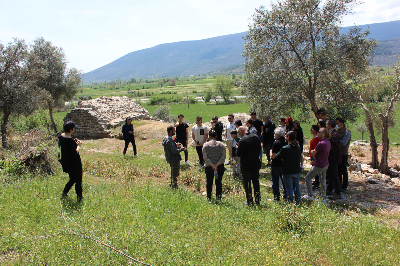 Turizm Haftası : Euromos Kültür Gezisi ve Çevre temizliği