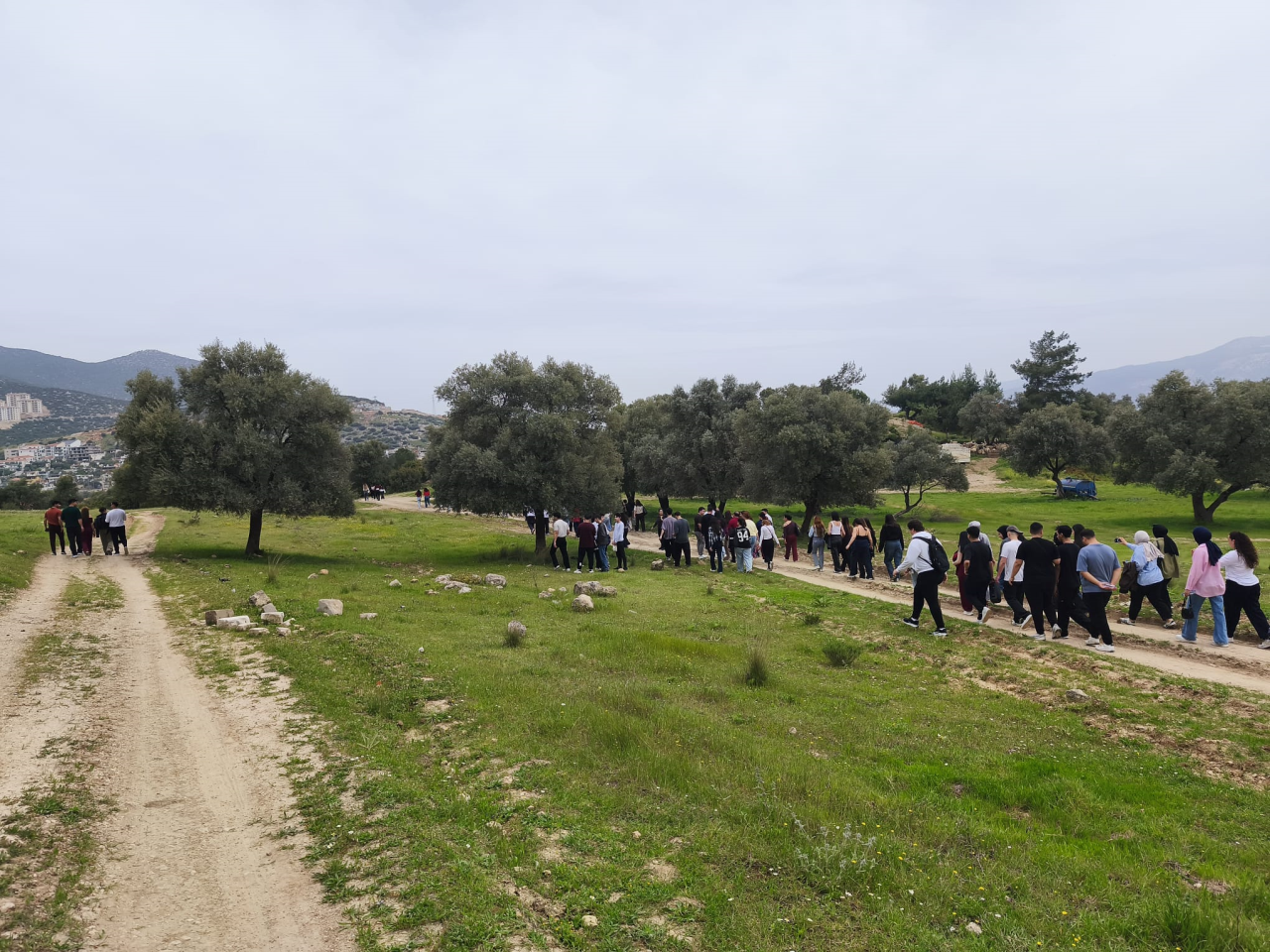 Milas MYO Öğrencileri Turizm Haftası’nda Doğa Yürüyüşü ve Piknik Etkinliğinde Buluştu
