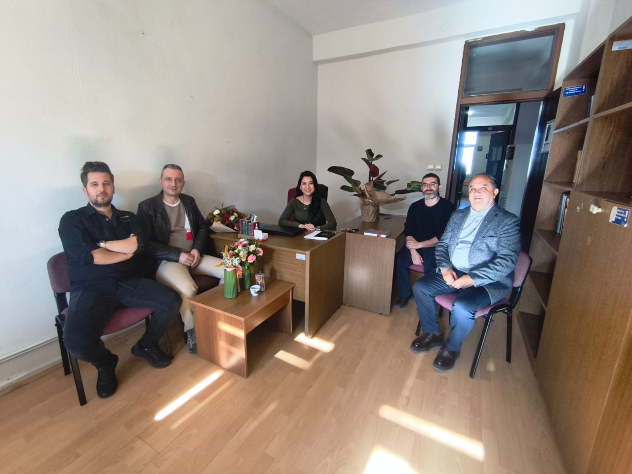 Yüksekokul Yönetimimizden Akademik Personelimize Tebrik Ziyareti