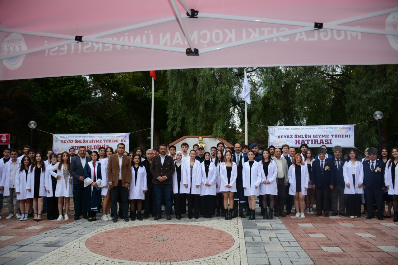 Fakültemizin 1. sınıf öğrencilerine beyaz önlük giyme töreni’ düzenlendi