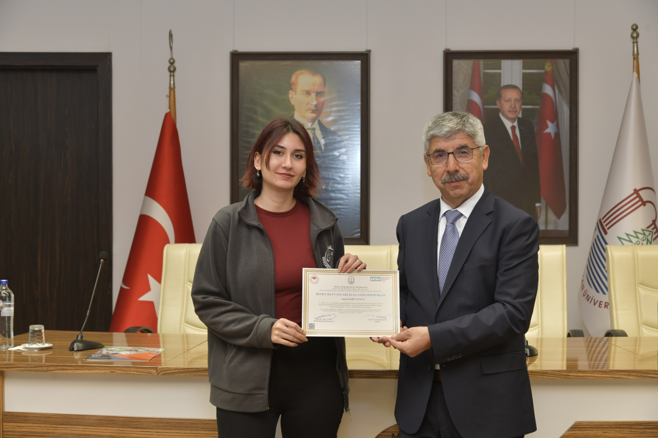 Muğla Sıtkı Koçman Üniversitesi Milas Veteriner Fakültesi yerleşkesinde bulunan Deney Hayvanları Uygulama ve Araştırma Merkezi’nde, “Araştırmacılar İçin Deney Hayvanları Kullanım Sertifikası Kursu” düzenlendi.