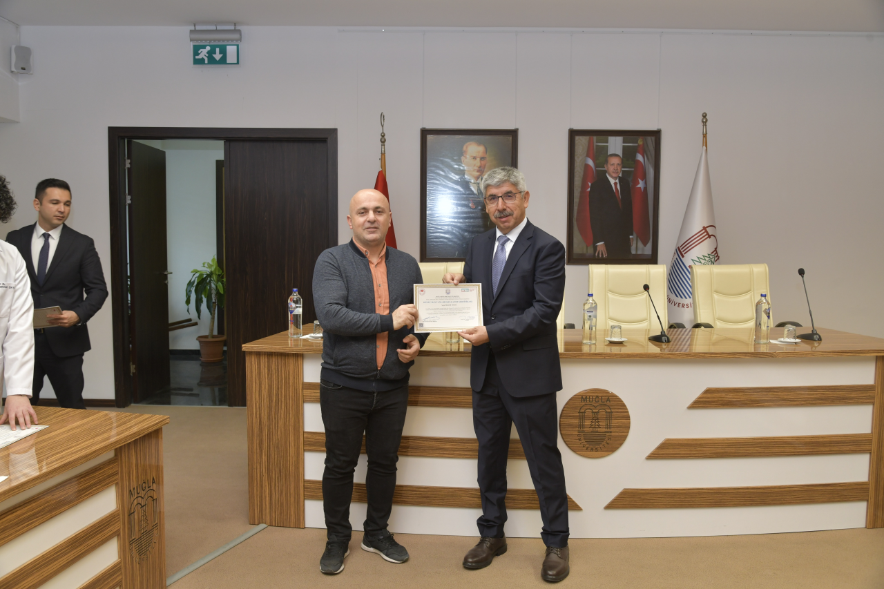 Muğla Sıtkı Koçman Üniversitesi Milas Veteriner Fakültesi yerleşkesinde bulunan Deney Hayvanları Uygulama ve Araştırma Merkezi’nde, “Araştırmacılar İçin Deney Hayvanları Kullanım Sertifikası Kursu” düzenlendi.