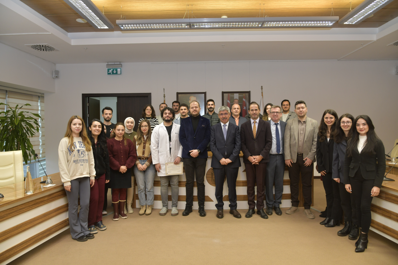 Muğla Sıtkı Koçman Üniversitesi Milas Veteriner Fakültesi yerleşkesinde bulunan Deney Hayvanları Uygulama ve Araştırma Merkezi’nde, “Araştırmacılar İçin Deney Hayvanları Kullanım Sertifikası Kursu” düzenlendi.