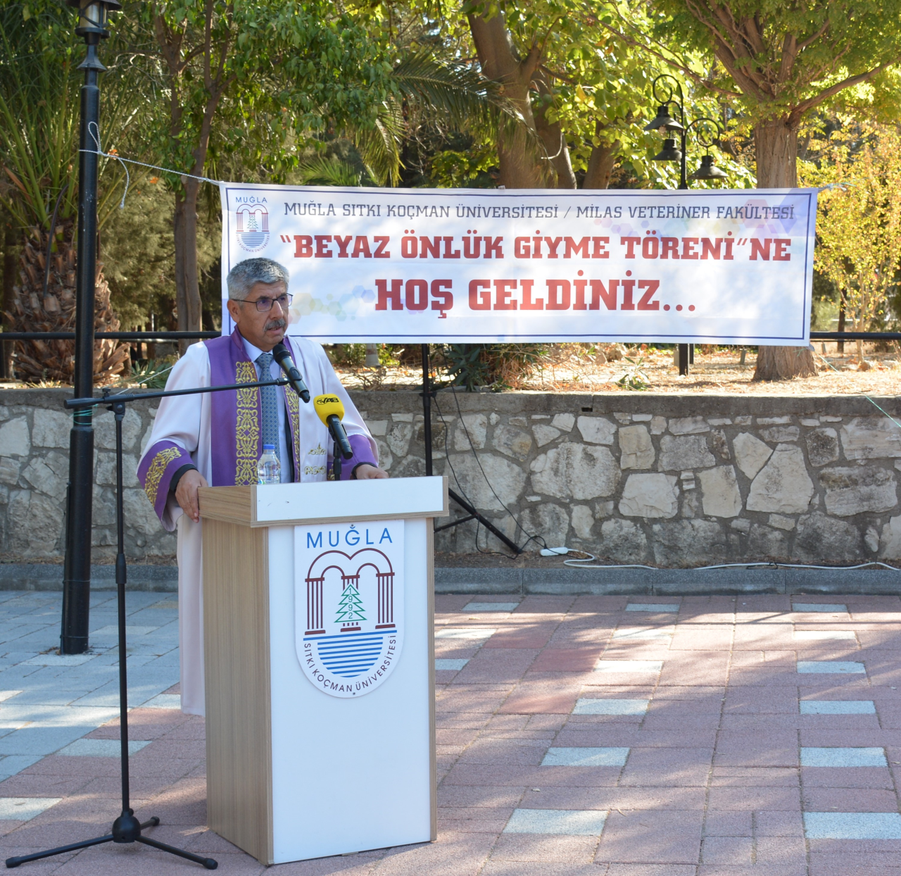 VETERİNER HEKİM ADAYLARI BEYAZ ÖNLÜKLERİNİ GİYDİ