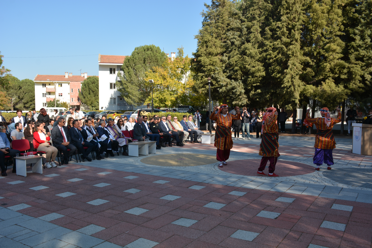 VETERİNER HEKİM ADAYLARI BEYAZ ÖNLÜKLERİNİ GİYDİ