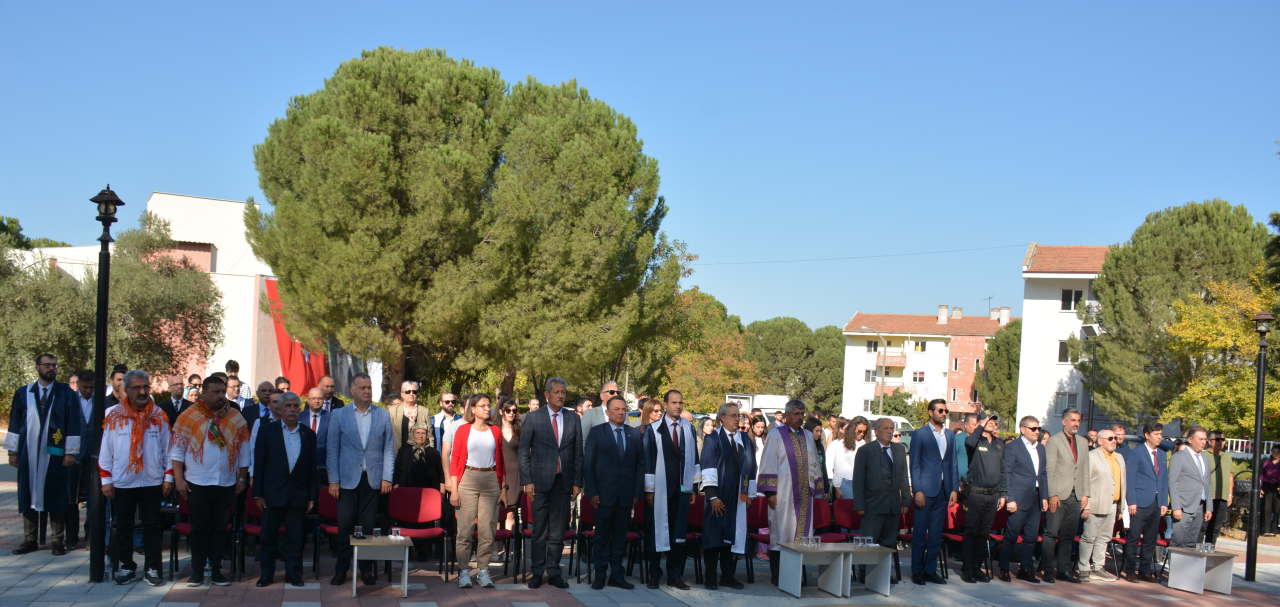 VETERİNER HEKİM ADAYLARI BEYAZ ÖNLÜKLERİNİ GİYDİ