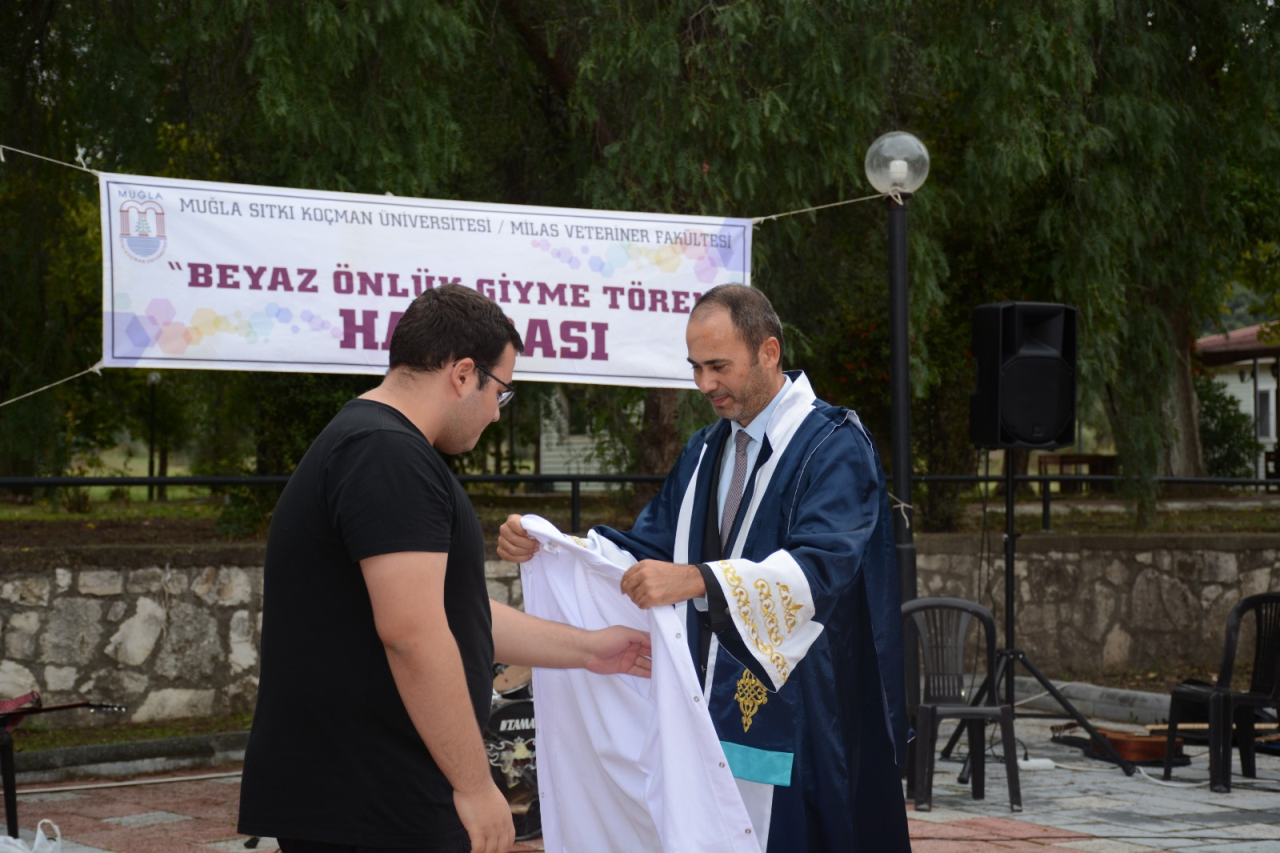 Fakültemizin 1. sınıf öğrencilerine beyaz önlük giyme töreni’ düzenlendi
