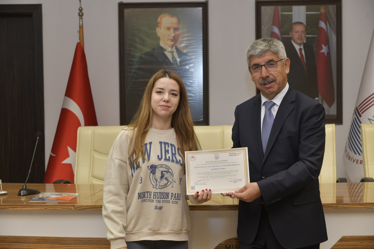 Muğla Sıtkı Koçman Üniversitesi Milas Veteriner Fakültesi yerleşkesinde bulunan Deney Hayvanları Uygulama ve Araştırma Merkezi’nde, “Araştırmacılar İçin Deney Hayvanları Kullanım Sertifikası Kursu” düzenlendi.