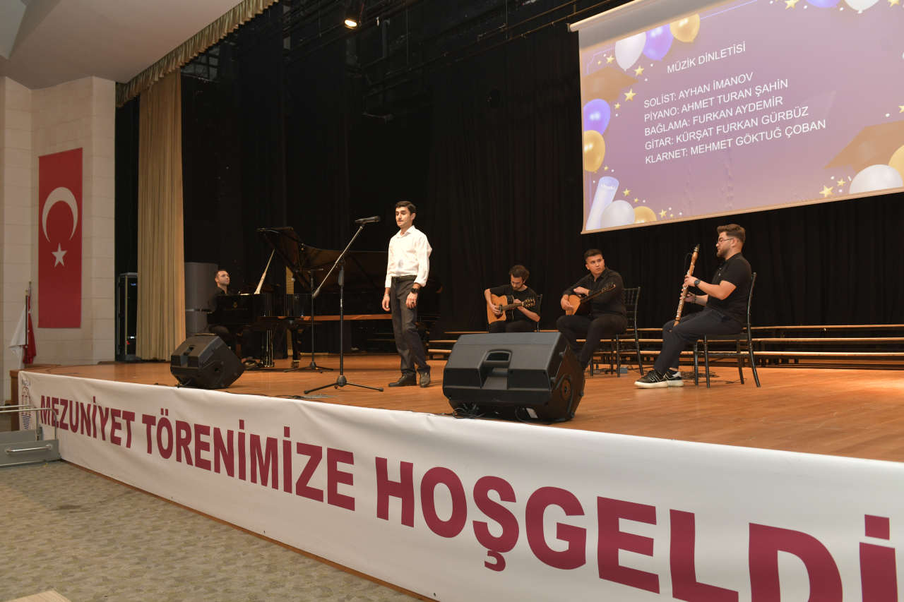 FEN FAKÜLTESİ MEZUNİYET TÖRENİ COŞKUYLA KUTLANDI