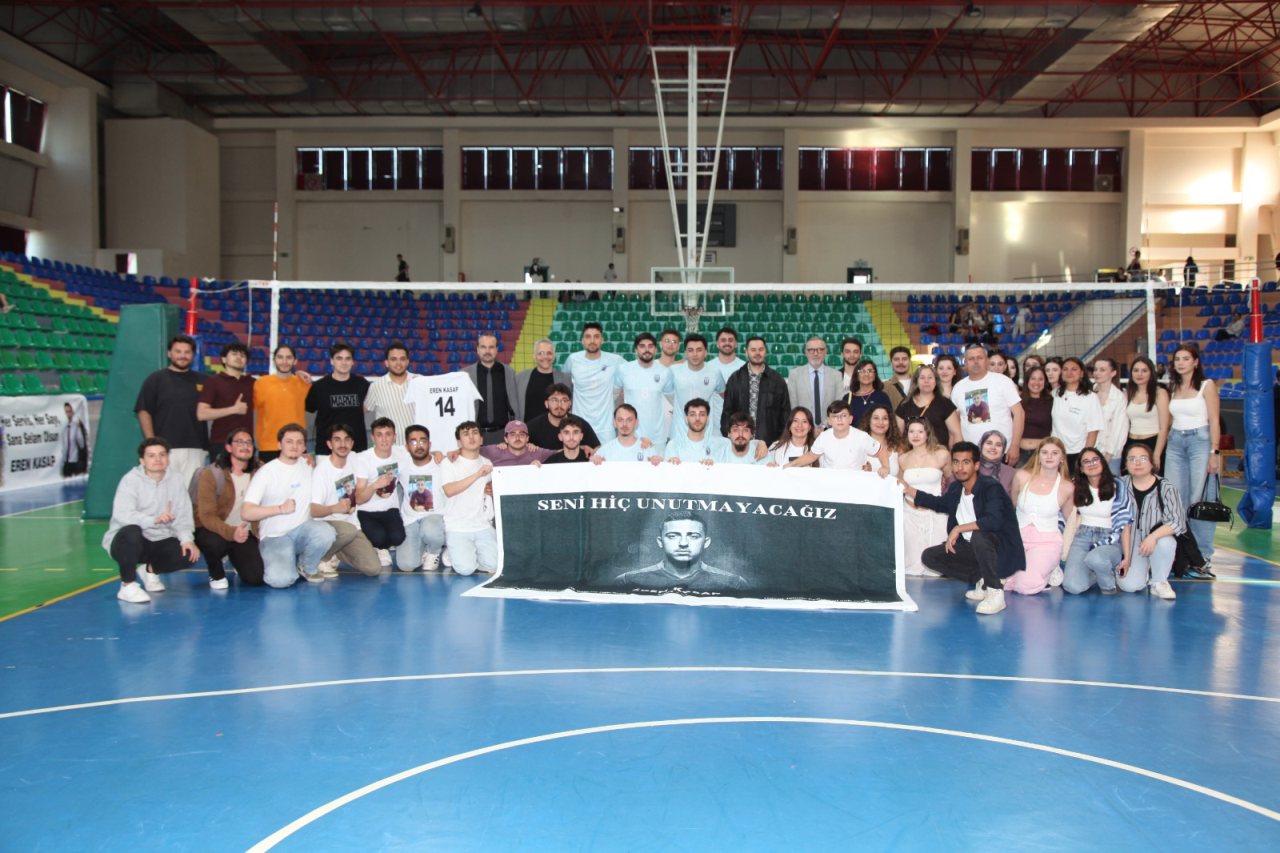Öğrencilerimizden Büyük Başarı: Voleybolda Şampiyonluk Geldi