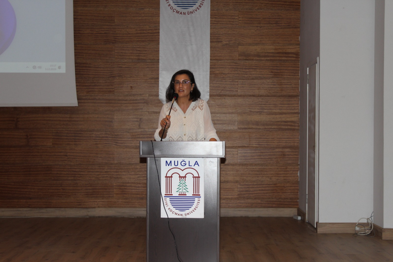 Fakültemizde, 2025-2026 eğitim-öğretim yılında ilki düzenlenen Biyoloji ile Moleküler Biyoloji ve Genetik Bölümleri öğrencilerinin beyaz önlük giyme töreni gerçekleştirildi.