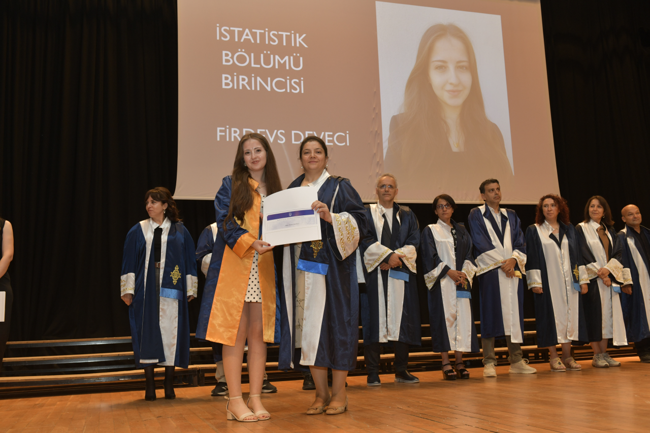 FEN FAKÜLTESİ MEZUNİYET TÖRENİ COŞKUYLA KUTLANDI