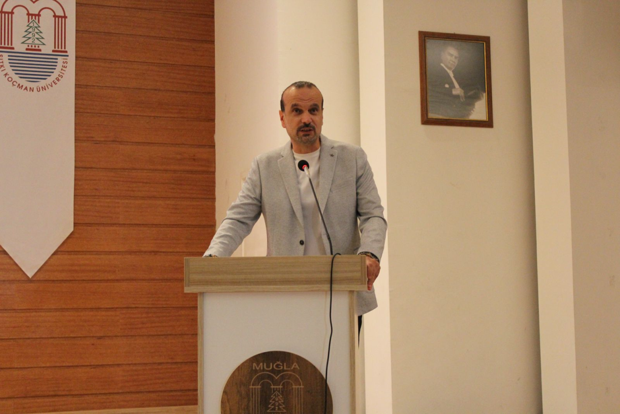 Fen Fakültesi tarafından yeni öğrencilerin üniversite ve fakülte yaşamına uyumlarını desteklemek amacıyla 2026-2027 Eğitim Öğretim yılı Oryantasyon Programı gerçekleştirildi.