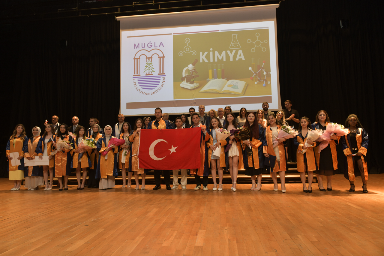 FEN FAKÜLTESİ MEZUNİYET TÖRENİ COŞKUYLA KUTLANDI