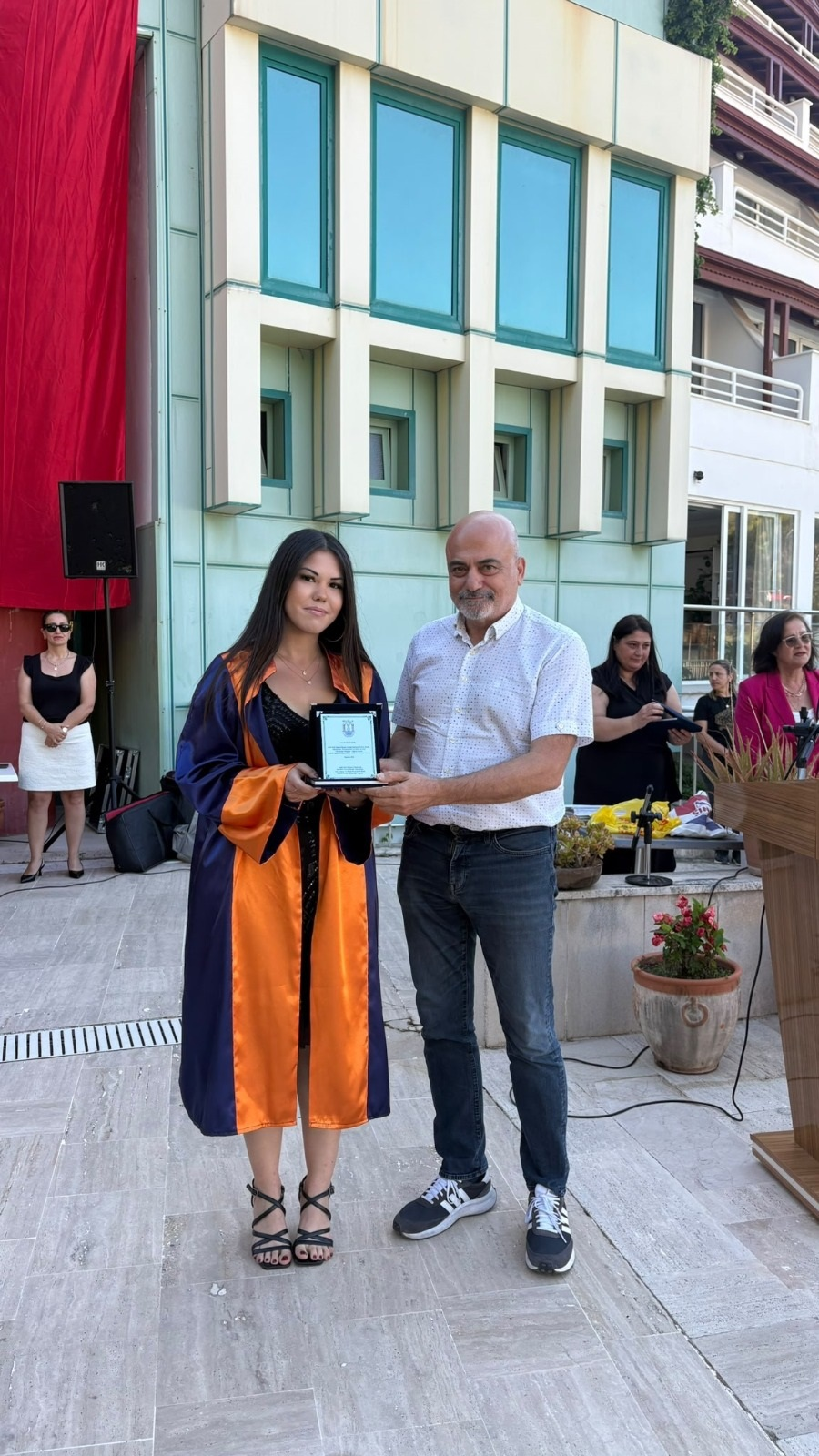 ?? Meslek Yüksekokulumuzda Mezuniyet Coşkusu: Öğrencilerimiz Keplerini Fırlattı!