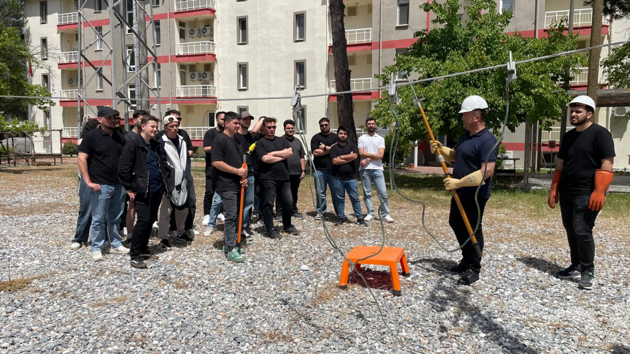 Öğrencilerden ADM Elektrik Yatağan Eğitim Merkezi’ne Teknik Gezi