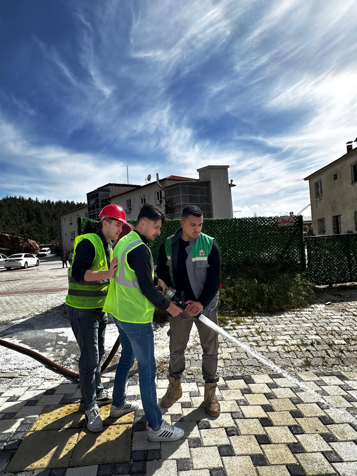 Kavaklıdere MYO’da Uygulamalı Orman Yangınları Eğitimi Gerçekleştirildi