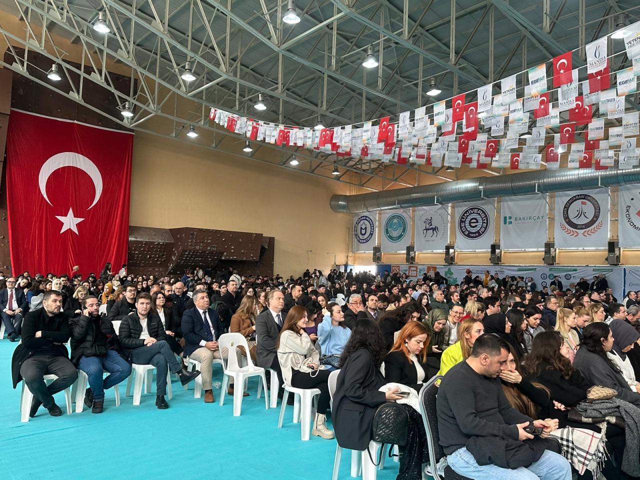 Yüksekokulumuz 2025 Ege Kariyer Fuarı Manisada