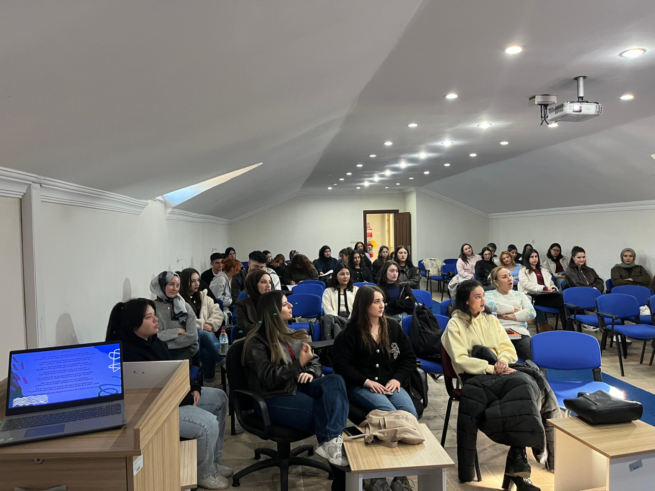 Şiddetsiz Flört: İlişkilerde Sınırlar ve Haklar Semineri