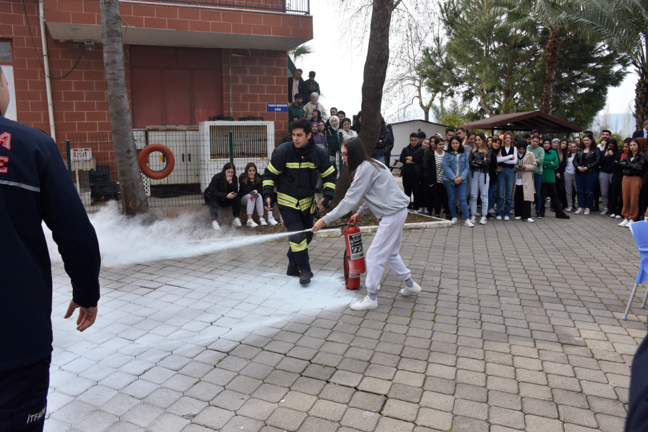 Yüksekokulumuzda Yangın Tatbikatı Gerçekleştirildi
