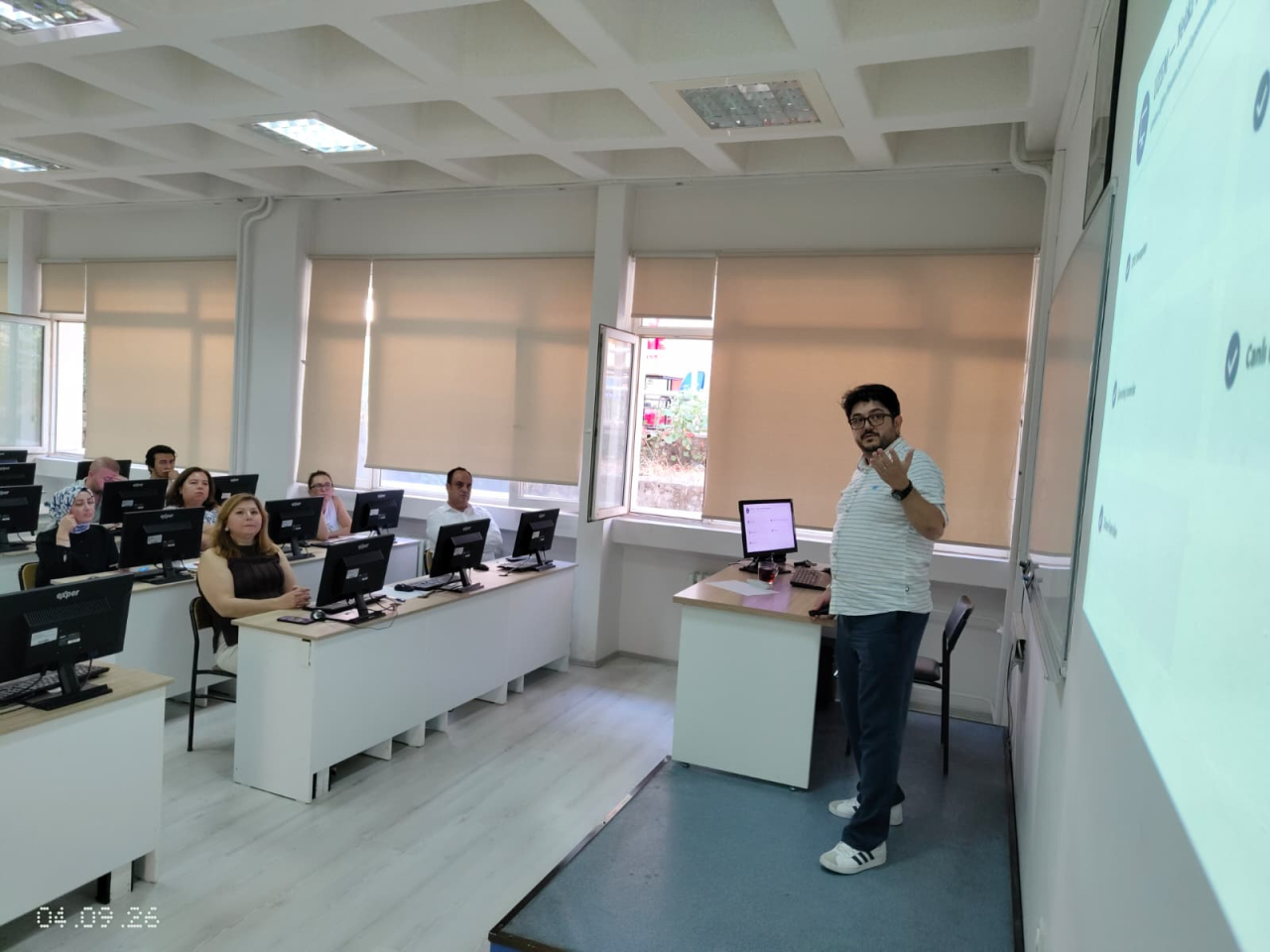Edebiyat Fakültesi Personeline Dijitalleşme Eğitimi
