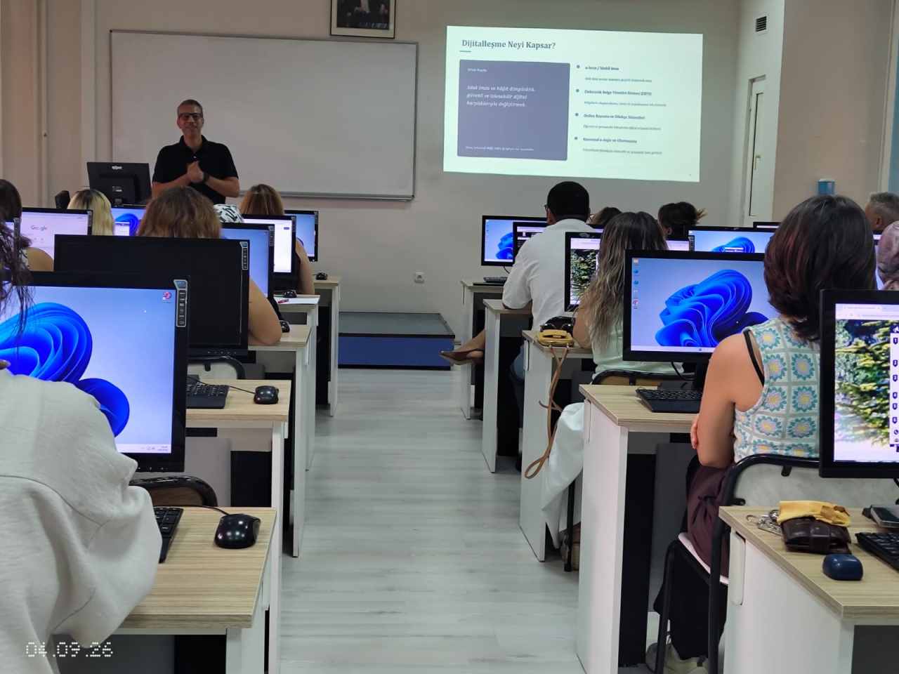 Edebiyat Fakültesi Personeline Dijitalleşme Eğitimi