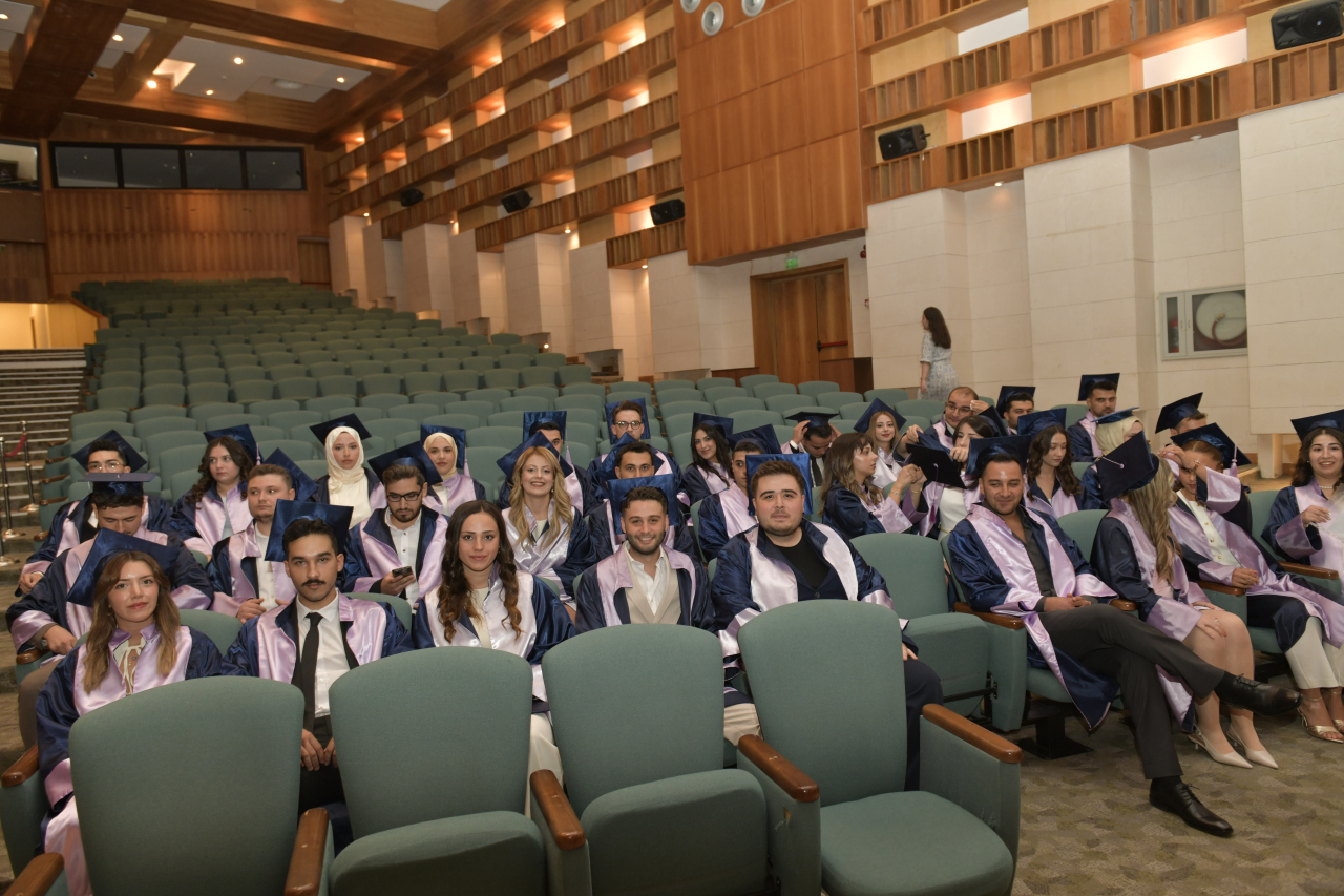 Diş Hekimliği Fakültesi 2025-2026 Eğitim-Öğretim Yılı Mezunları Meslek Yaşamlarına Uğurlandı.