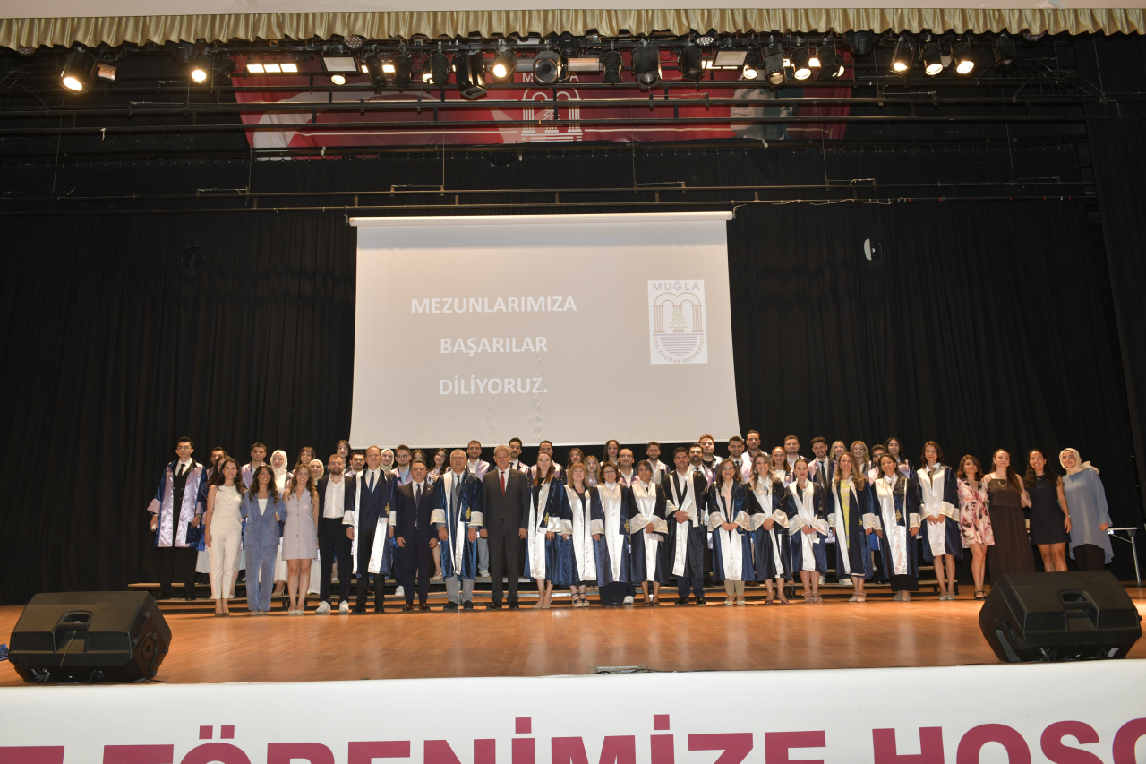 Diş Hekimliği Fakültesi 2025-2026 Eğitim-Öğretim Yılı Mezunları Meslek Yaşamlarına Uğurlandı.