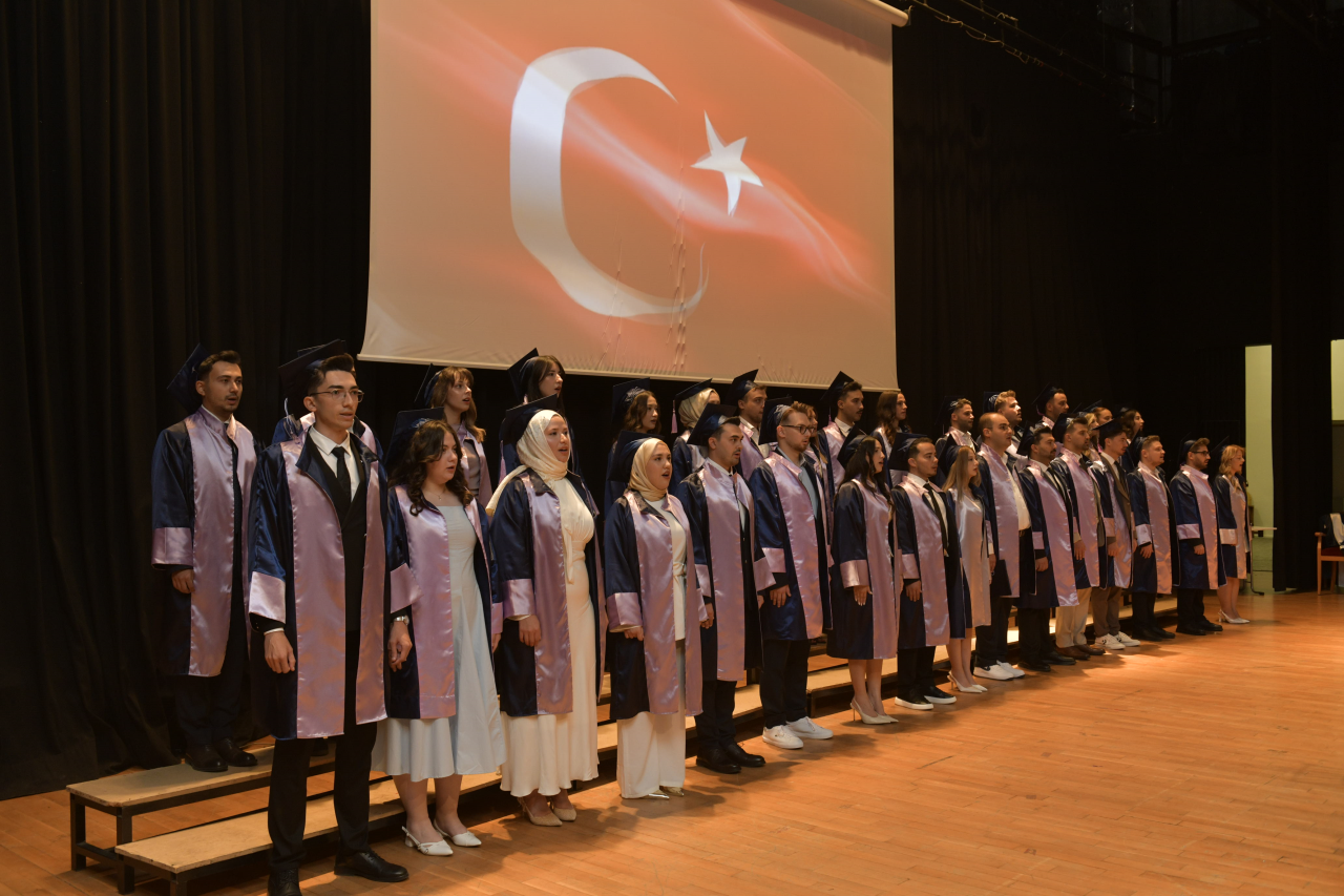 Diş Hekimliği Fakültesi 2025-2026 Eğitim-Öğretim Yılı Mezunları Meslek Yaşamlarına Uğurlandı.