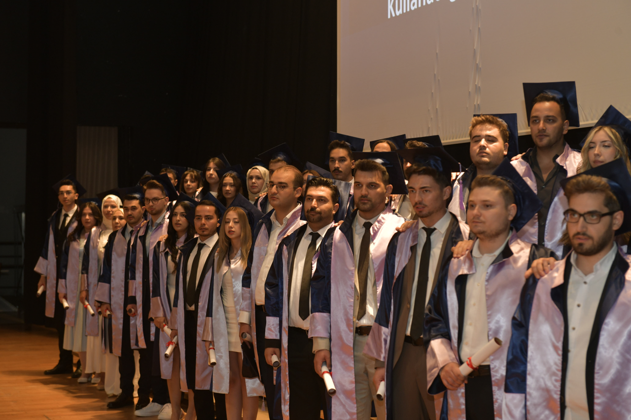 Diş Hekimliği Fakültesi 2025-2026 Eğitim-Öğretim Yılı Mezunları Meslek Yaşamlarına Uğurlandı.