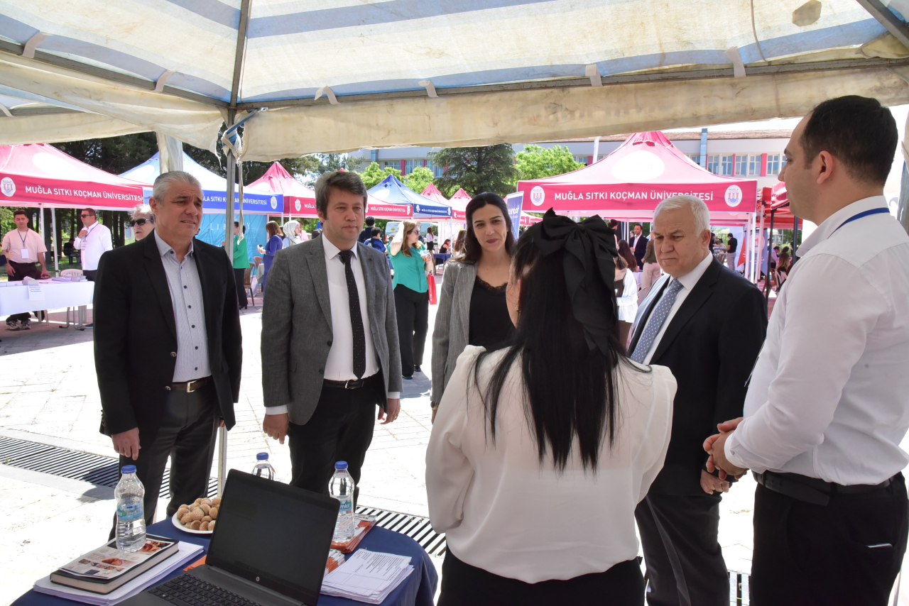 Muğla Sıtkı Koçman Üniversitesi’nde (MSKÜ) öğrenciler ile sektör temsilcilerinin bir araya geldiği “Kariyer Şenliği 2026” etkinliği düzenlendi.