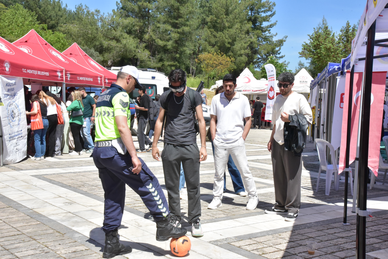 Muğla Sıtkı Koçman Üniversitesi’nde (MSKÜ) öğrenciler ile sektör temsilcilerinin bir araya geldiği “Kariyer Şenliği 2026” etkinliği düzenlendi.